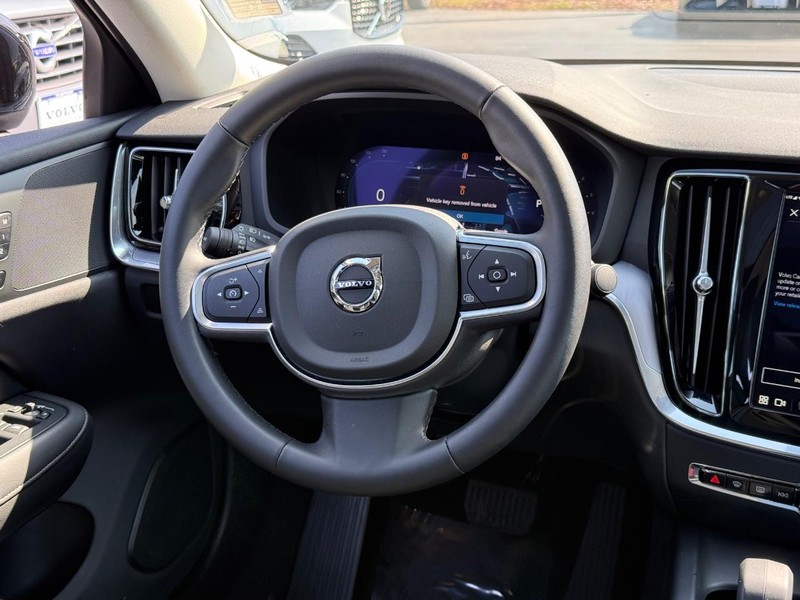 Volvo S60 Vehicle Full-screen Gallery Image 12
