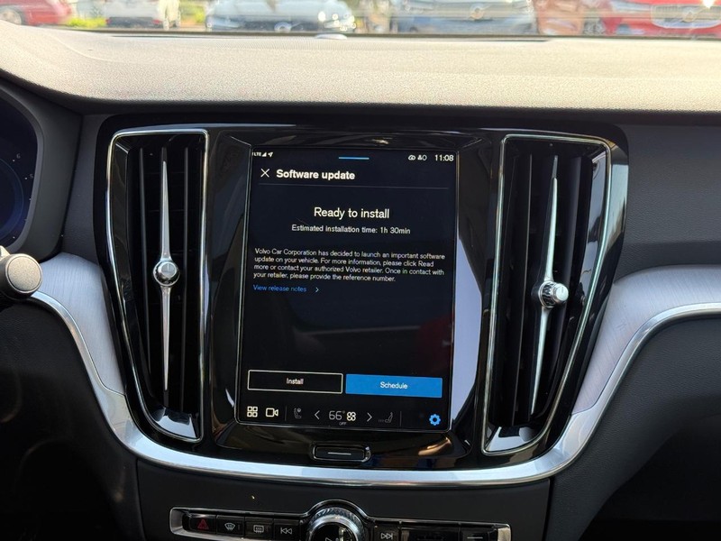 Volvo S60 Vehicle Full-screen Gallery Image 13