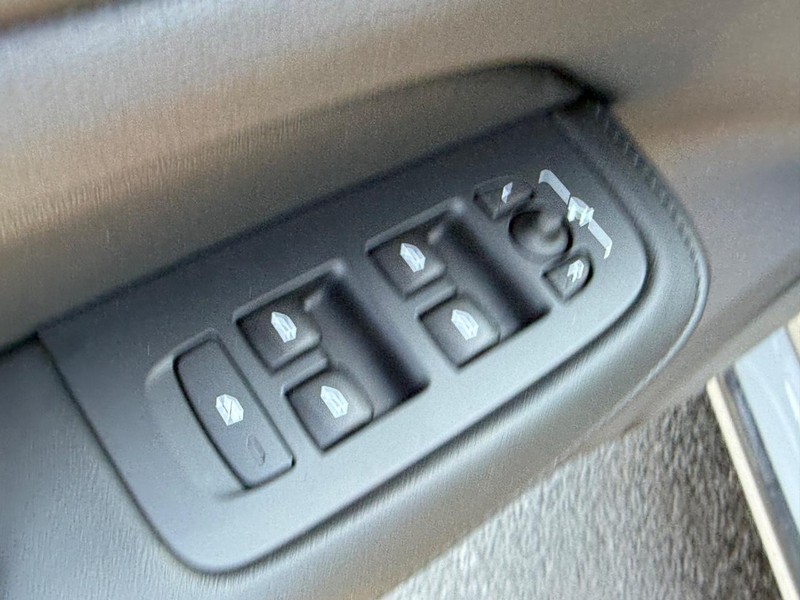 Volvo S60 Vehicle Full-screen Gallery Image 14