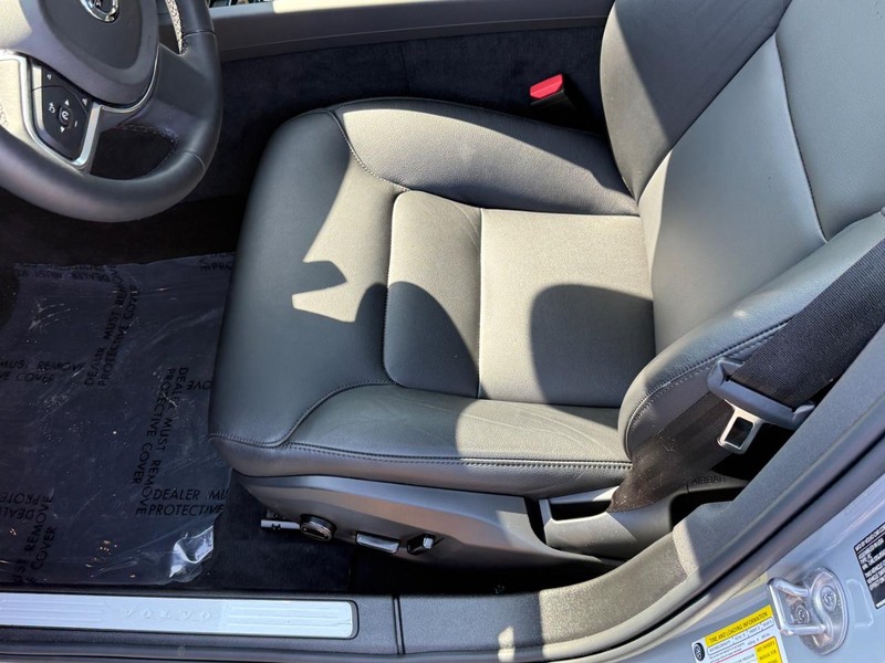 Volvo S60 Vehicle Full-screen Gallery Image 16