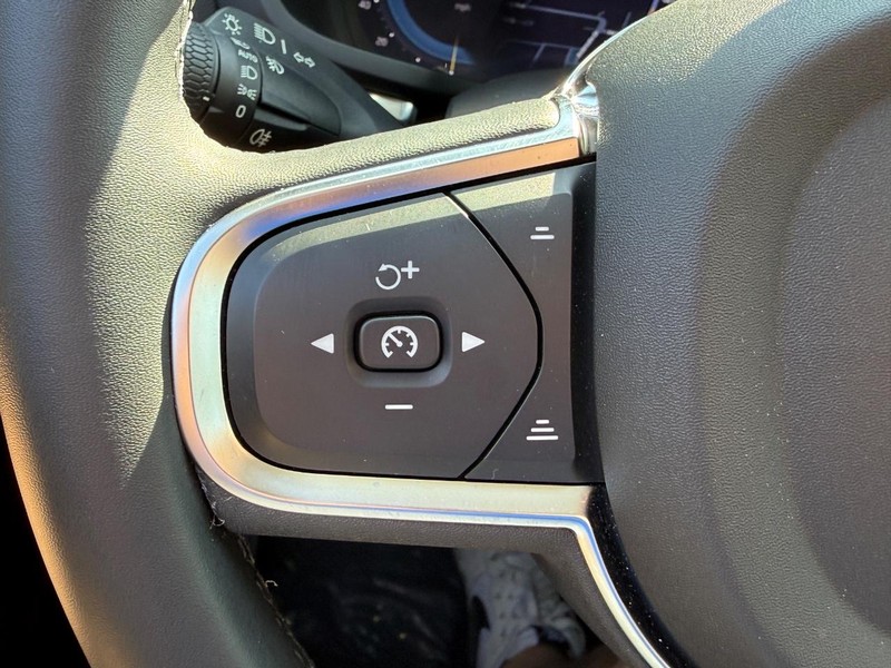 Volvo S60 Vehicle Full-screen Gallery Image 17