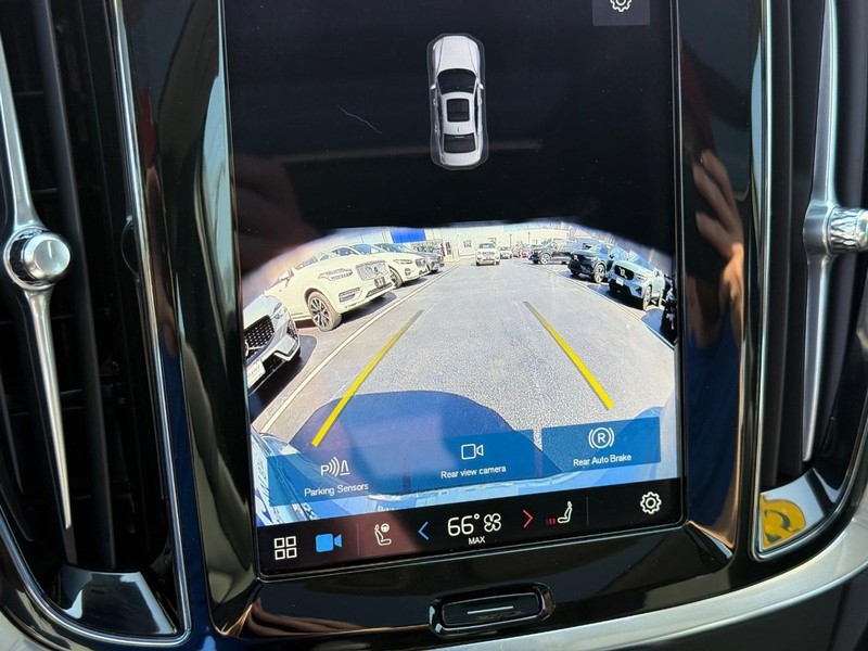 Volvo S60 Vehicle Full-screen Gallery Image 21