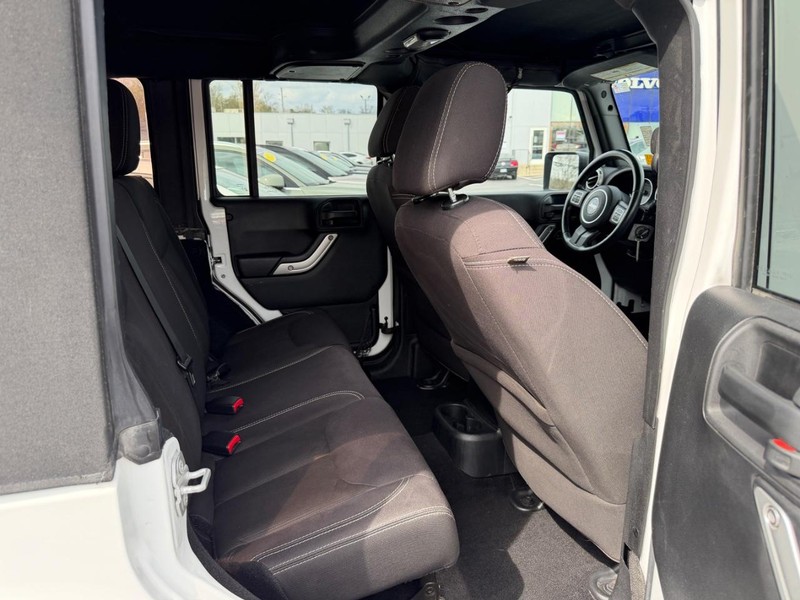 Jeep Wrangler Unlimited Vehicle Full-screen Gallery Image 09