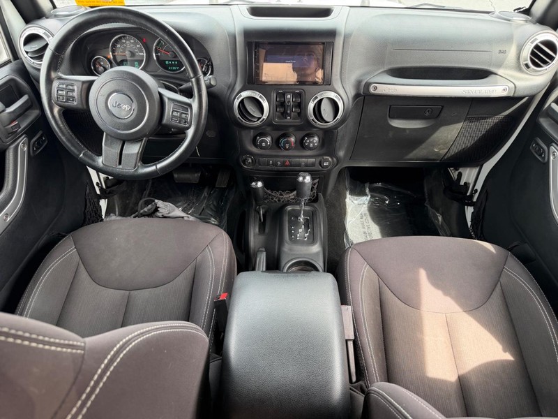 Jeep Wrangler Unlimited Vehicle Full-screen Gallery Image 10