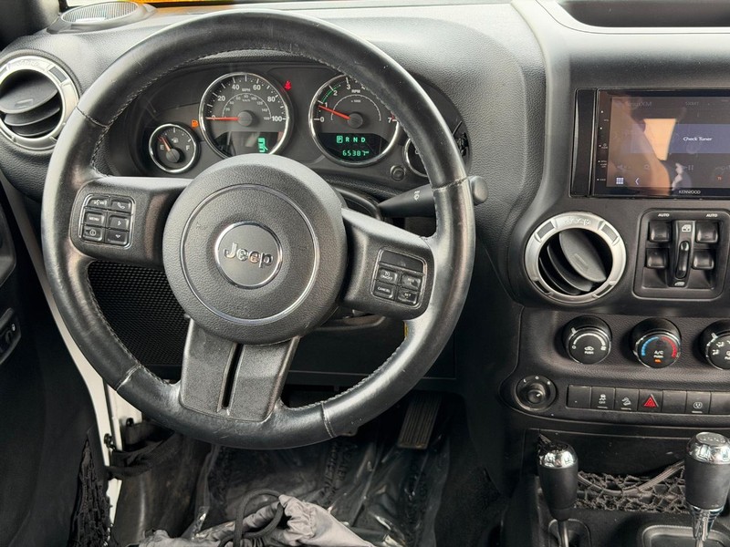 Jeep Wrangler Unlimited Vehicle Full-screen Gallery Image 11