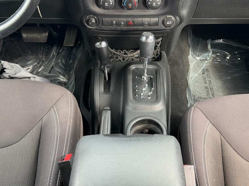 Jeep Wrangler Unlimited Vehicle Full-screen Gallery Image 13