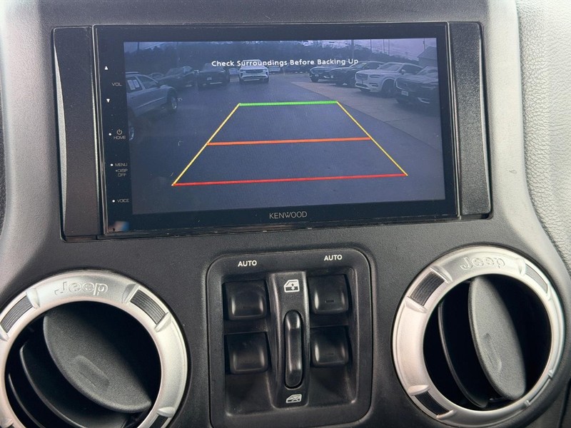 Jeep Wrangler Unlimited Vehicle Full-screen Gallery Image 18