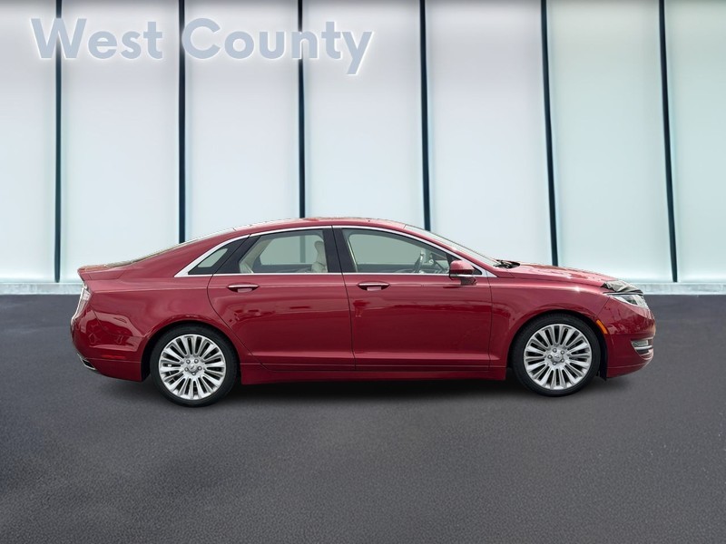 Lincoln MKZ Vehicle Full-screen Gallery Image 02