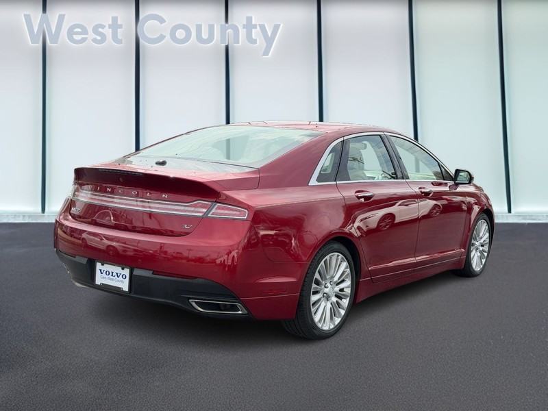 Lincoln MKZ Vehicle Full-screen Gallery Image 03