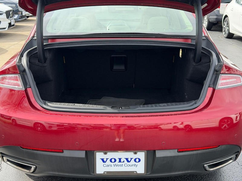 Lincoln MKZ Vehicle Full-screen Gallery Image 04