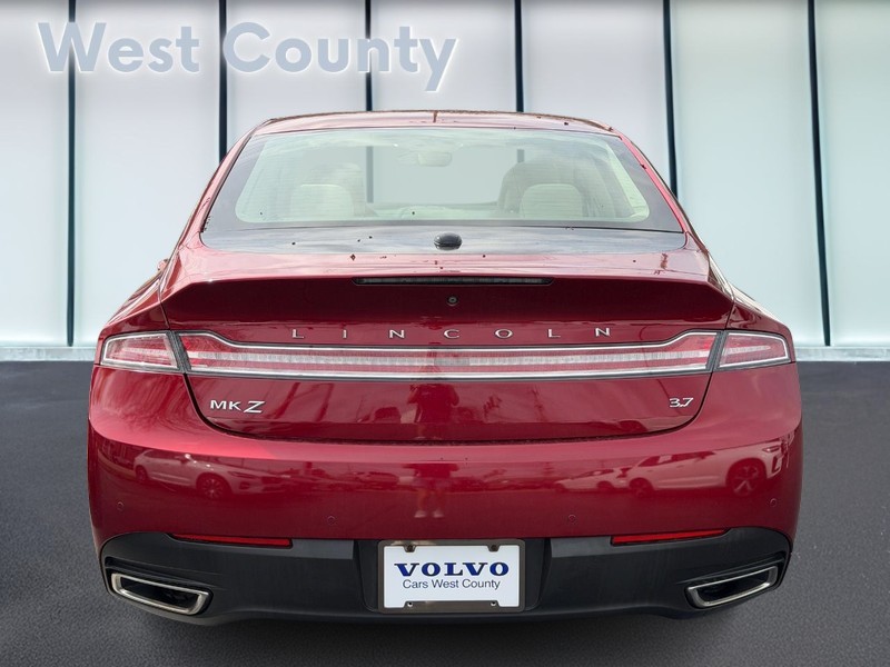 Lincoln MKZ Vehicle Full-screen Gallery Image 05