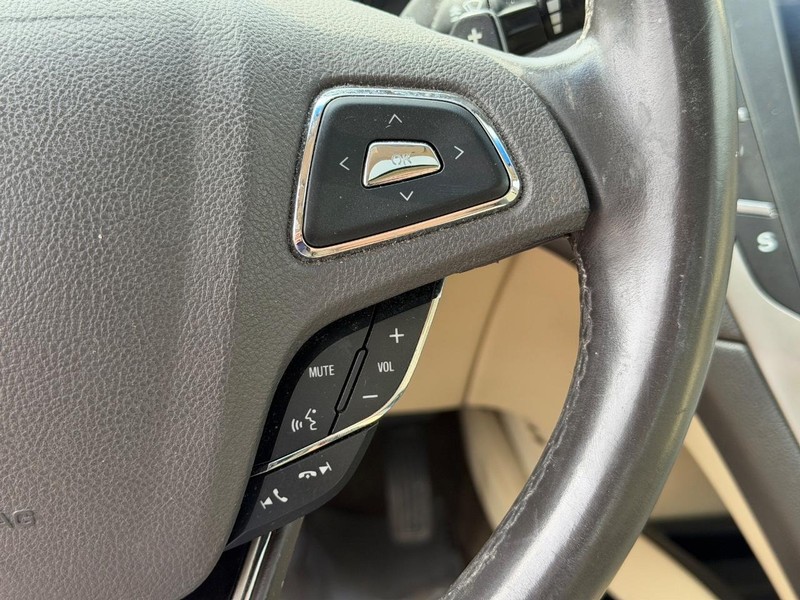 Lincoln MKZ Vehicle Full-screen Gallery Image 20