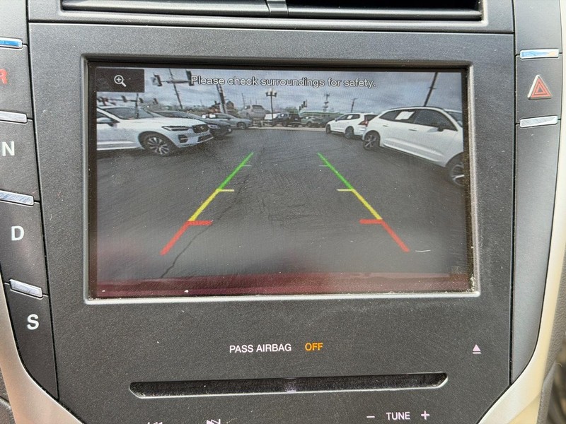 Lincoln MKZ Vehicle Full-screen Gallery Image 23