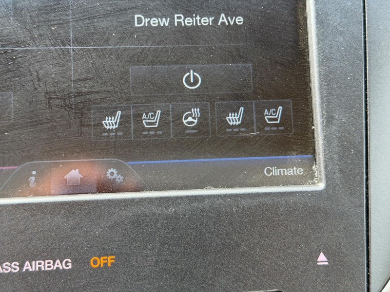 Lincoln MKZ Vehicle Full-screen Gallery Image 24