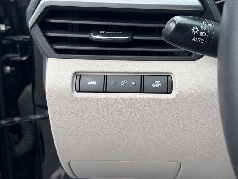 Nissan Altima Vehicle Full-screen Gallery Image 16