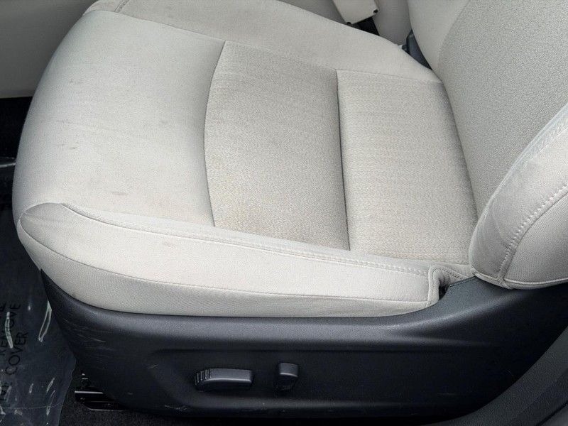 Nissan Altima Vehicle Full-screen Gallery Image 22