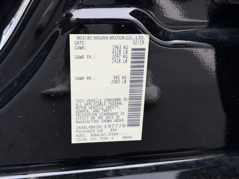 Nissan Altima Vehicle Full-screen Gallery Image 23