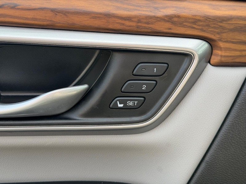 Honda CR-V Vehicle Full-screen Gallery Image 16