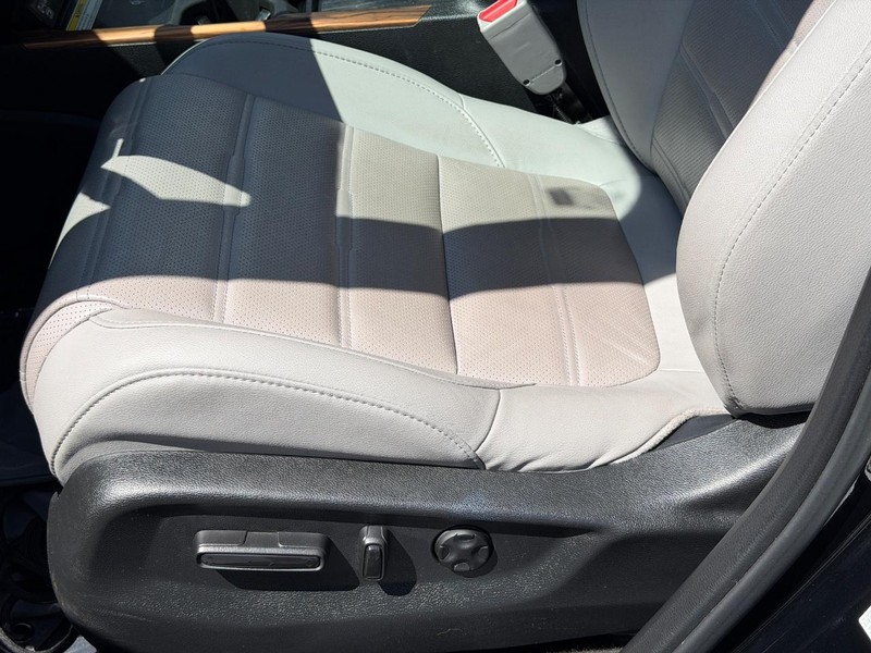 Honda CR-V Vehicle Full-screen Gallery Image 24