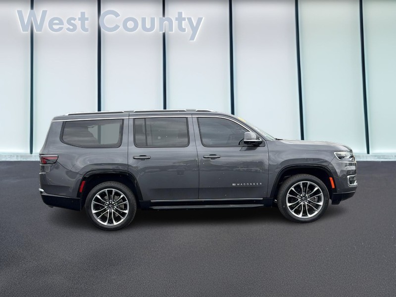 Jeep Wagoneer Vehicle Full-screen Gallery Image 02