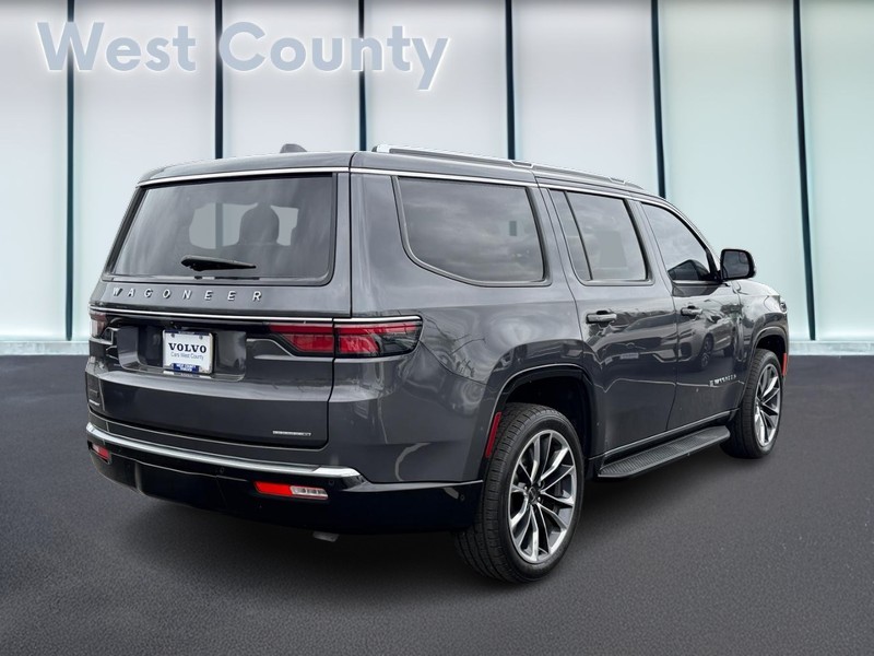 Jeep Wagoneer Vehicle Full-screen Gallery Image 03