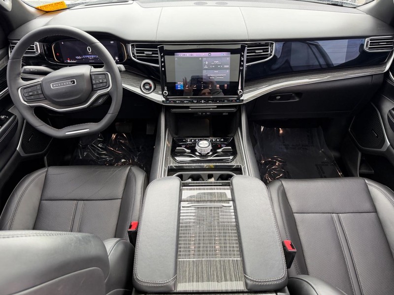 Jeep Wagoneer Vehicle Full-screen Gallery Image 11