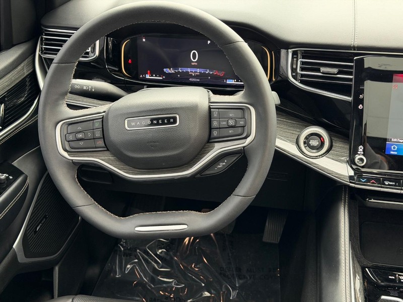 Jeep Wagoneer Vehicle Full-screen Gallery Image 12