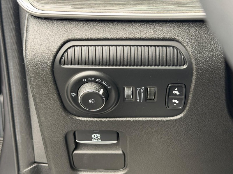 Jeep Wagoneer Vehicle Full-screen Gallery Image 18