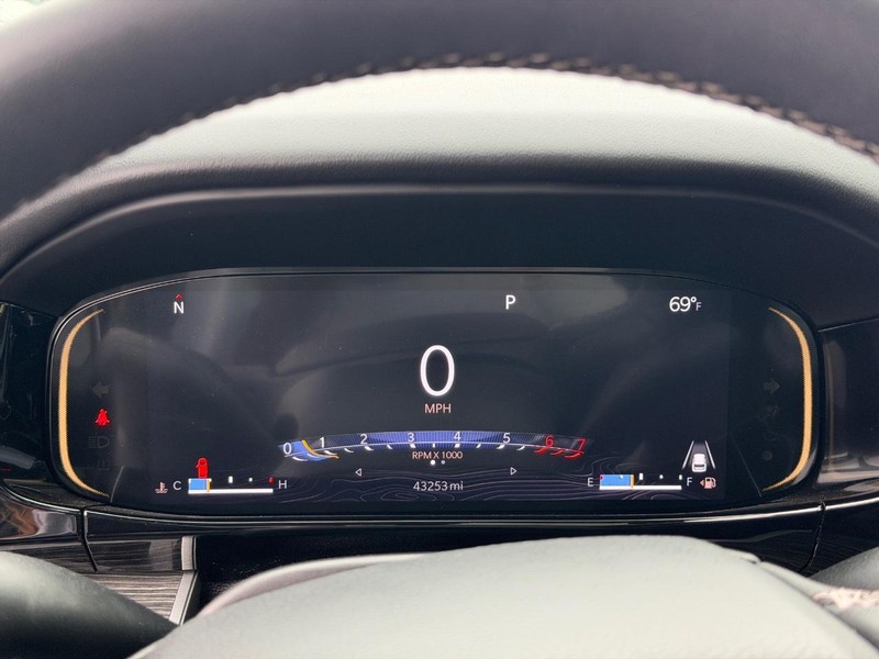 Jeep Wagoneer Vehicle Full-screen Gallery Image 21