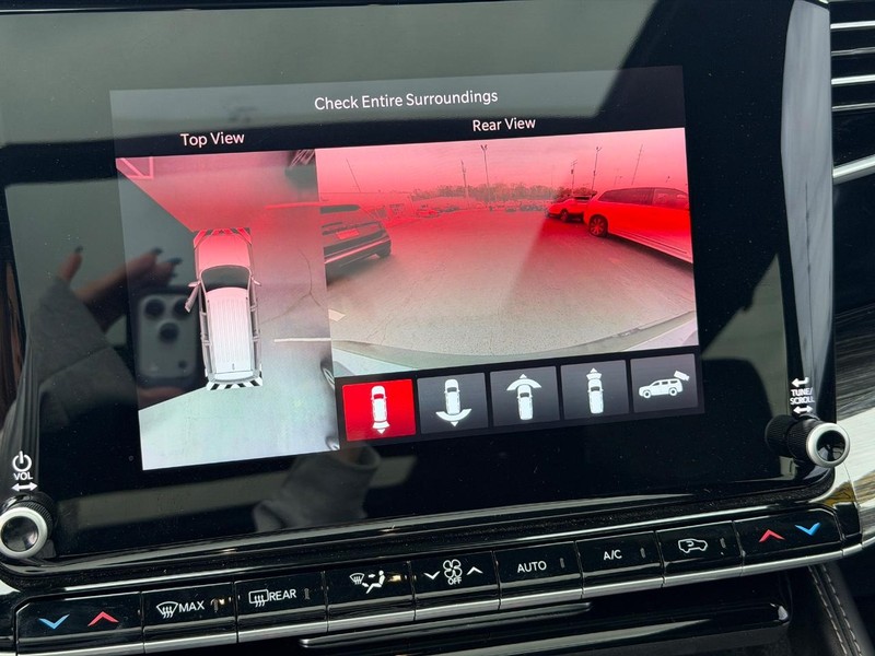 Jeep Wagoneer Vehicle Full-screen Gallery Image 23