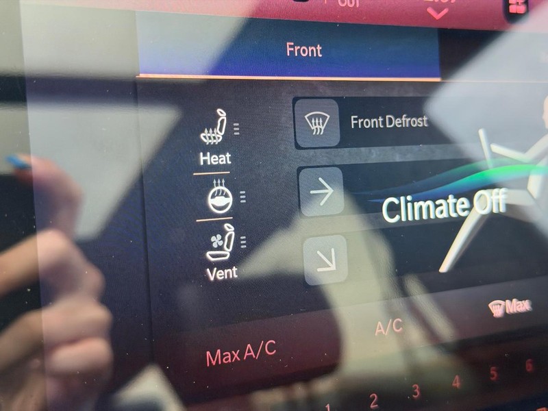 Jeep Wagoneer Vehicle Full-screen Gallery Image 24