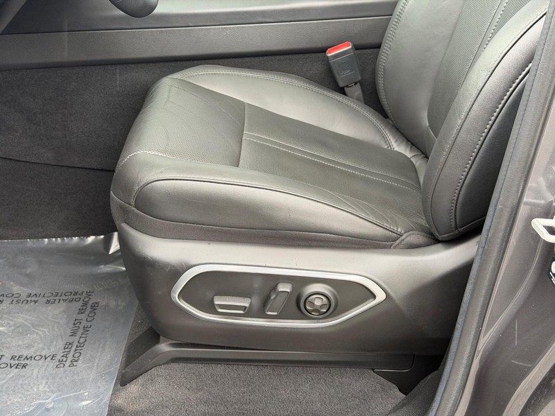 Jeep Wagoneer Vehicle Full-screen Gallery Image 25