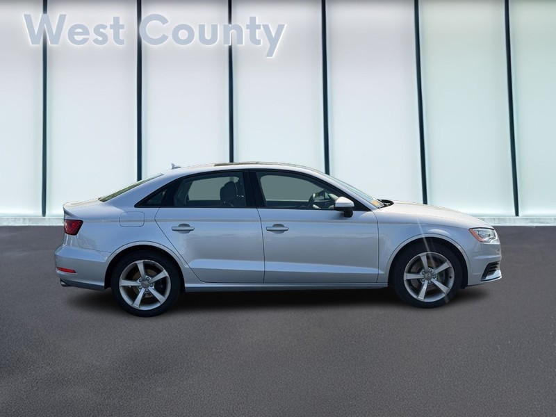 Audi A3/S3 Vehicle Full-screen Gallery Image 02