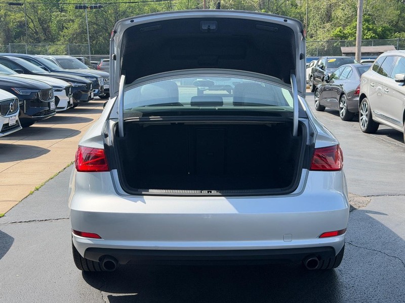 Audi A3/S3 Vehicle Full-screen Gallery Image 04