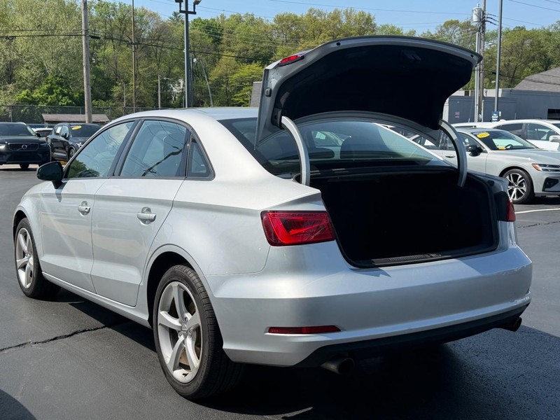 Audi A3/S3 Vehicle Full-screen Gallery Image 06