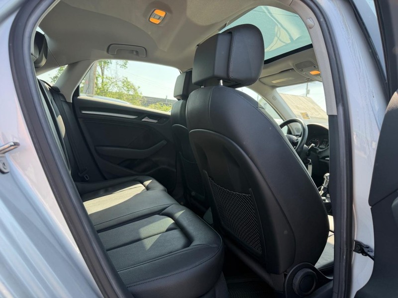 Audi A3/S3 Vehicle Full-screen Gallery Image 10