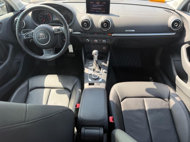 Audi A3/S3 Vehicle Full-screen Gallery Image 11