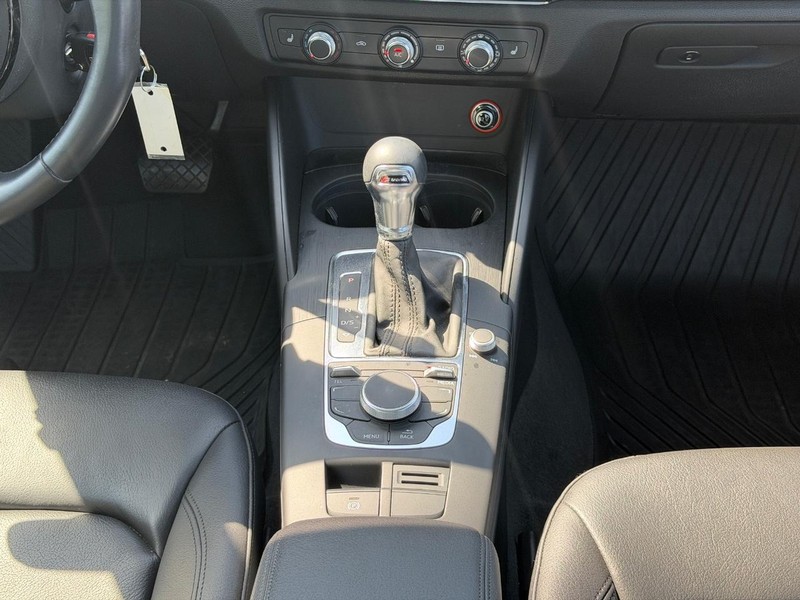 Audi A3/S3 Vehicle Full-screen Gallery Image 14