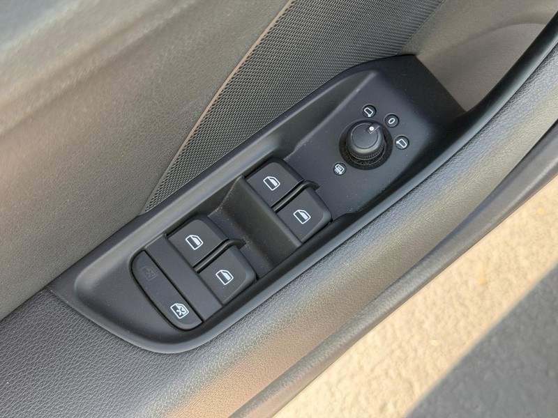 Audi A3/S3 Vehicle Full-screen Gallery Image 15