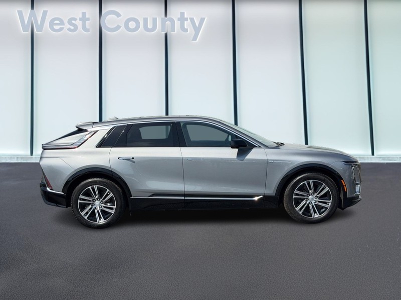 Cadillac LYRIQ Vehicle Full-screen Gallery Image 02