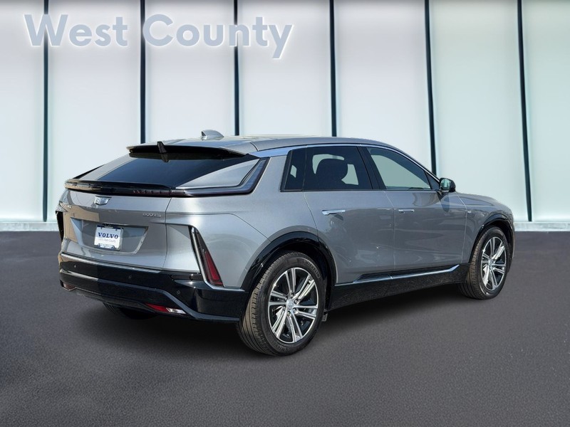 Cadillac LYRIQ Vehicle Full-screen Gallery Image 03