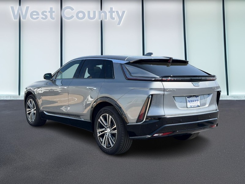 Cadillac LYRIQ Vehicle Full-screen Gallery Image 06