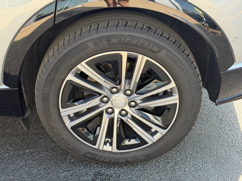 Cadillac LYRIQ Vehicle Full-screen Gallery Image 07