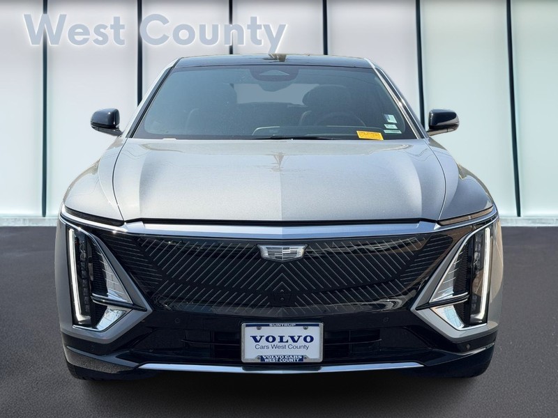 Cadillac LYRIQ Vehicle Full-screen Gallery Image 09