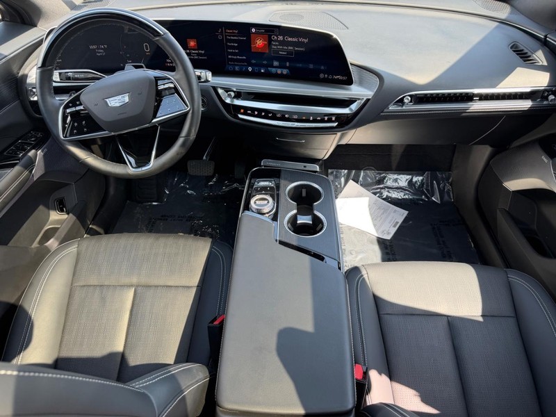 Cadillac LYRIQ Vehicle Full-screen Gallery Image 11