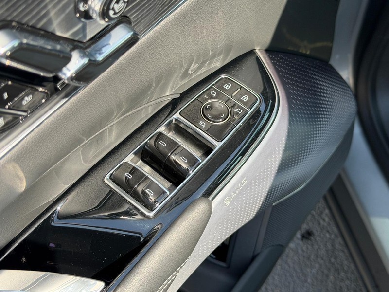 Cadillac LYRIQ Vehicle Full-screen Gallery Image 15