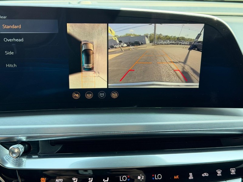 Cadillac LYRIQ Vehicle Full-screen Gallery Image 22