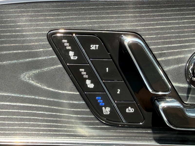 Cadillac LYRIQ Vehicle Full-screen Gallery Image 23