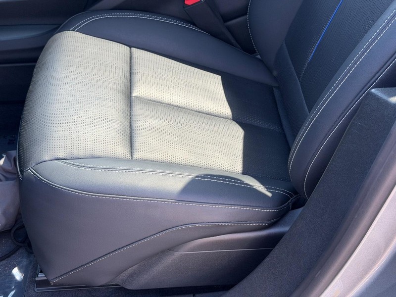 Cadillac LYRIQ Vehicle Full-screen Gallery Image 24