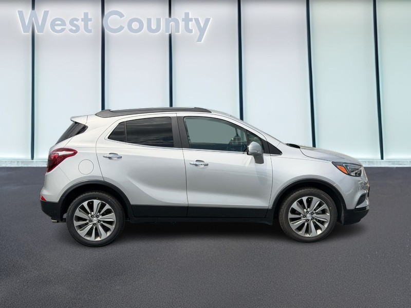 Buick Encore Vehicle Full-screen Gallery Image 02